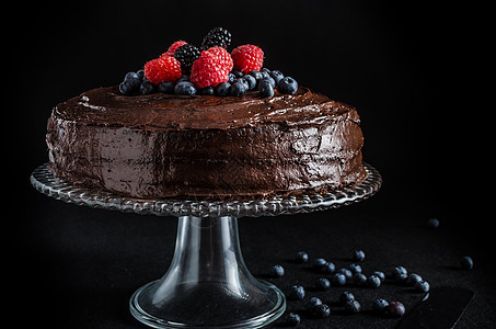 巧克力酱面包巧克力蛋糕庆典烹饪面包巧克力馅饼面粉阴影派对盘子麸质背景