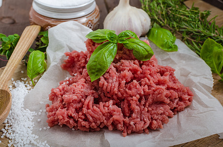 牛排牛肉原料碎肉生物牛扒猪肉木头食物洋葱屠夫美食烹饪图片