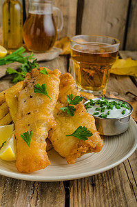 鱼和薯片饮食食物草药木头海鲜脂肪面糊鳕鱼垃圾午餐图片