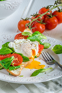 新鲜健康早餐木头食物面包广告位盘子蛋黄乡村午餐桌子饮食图片