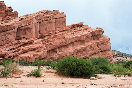 阿根廷和埃斯的国家公园游客石头爬坡岩石沙漠吸引力红色编队旅游旅行图片