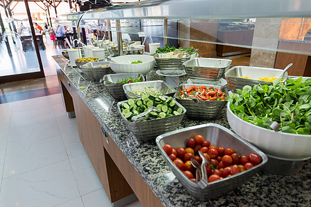 巴菲特是桌上的沙拉烹饪餐厅盘子团体早餐饮食蔬菜美食桌子胡椒图片