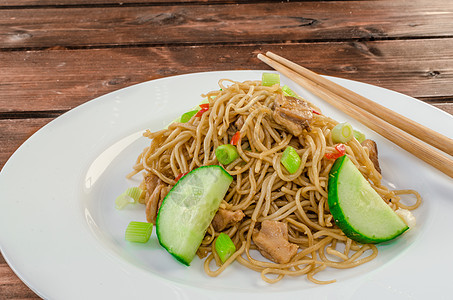 中国面条和鸡肉油炸洋葱美食反射数据塑料电脑机器烹饪辣椒图片