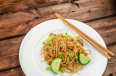 中国面条和鸡肉技术筷子键盘课程辣椒美食反射食物电脑烹饪图片