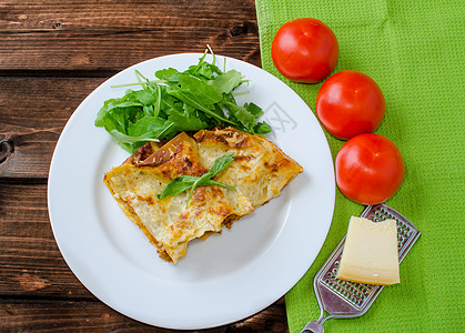 Lasagne 原岩浆e菜单篮子牛肉草药美食脆皮木头课程木板小麦图片