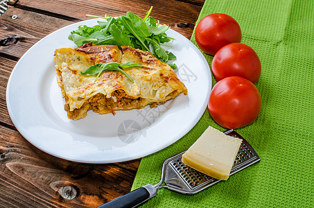 Lasagne 原岩浆e叶子硬粒糖类美食面条盘子木头图层草药脆皮图片