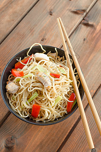 中国面条辣椒美食盘子烹饪蔬菜午餐用餐洋葱油炸筷子图片