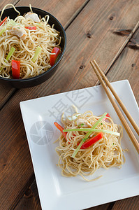 中国面条课程玻璃食物筷子美食辣椒午餐油炸红烧盘子图片