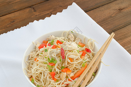 中国面 辣椒粉和辣椒玻璃用餐油炸课程午餐烹饪蔬菜盘子食物面条图片