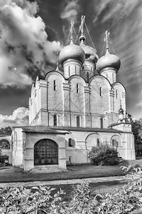 Novodevichy修道院内的东正教教堂 M的标志性地标教会大教堂天炉蓝色城市天空旅行世界建筑遗产图片