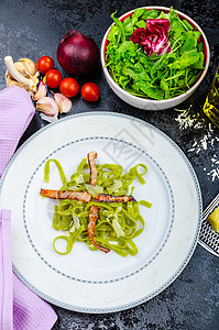 意大利菠菜意大利意面加有机大蒜面条食物食谱沙拉美食蔬菜火腿午餐餐厅熏肉图片