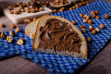 健康面包 含巧克力和坚果食物甜点面包饮食家庭作业奶油可可小吃榛子生活图片