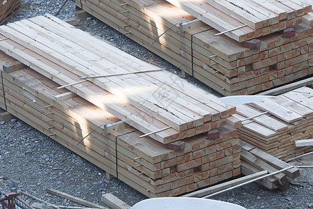 堆满木束和木板建材木梁木业木桩木工建筑能源木头林业建筑业图片