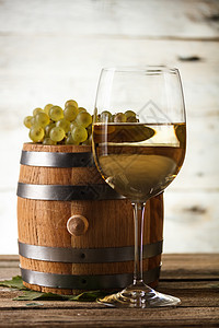 白葡萄酒生活白色水果酿酒季节桌子作品静物木头酒厂图片