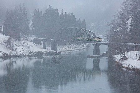 冬季风景培训农村风光景观冰镇森林铁路树木田园白色火车图片