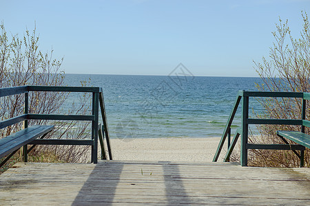 通往用木和制成的海滩的步行道海岸海景天空旅行入口小路支撑海岸线蓝色假期图片