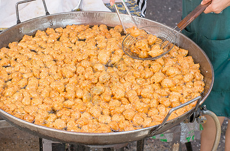 炸鱼蛋糕绿色油炸食物海鲜黄瓜小吃美食蛋糕红色文化图片