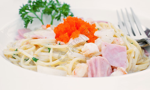 火腿面条猪肉熏肉盘子午餐白色香料绿色美食餐厅图片