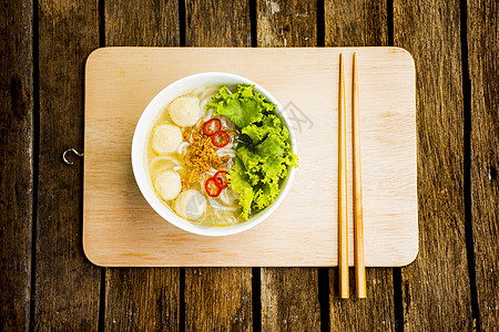 汤面条亚洲面条或越南面食或越南面条 木制背景下的亚洲食品1背景