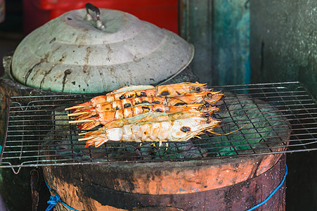 烤炉上的烤虾牛扒贝类食物烧烤美食木炭营养熏制烹饪海鲜图片