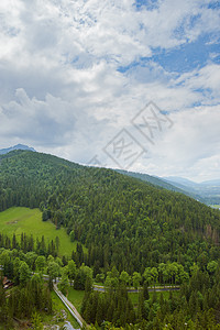 夏季山区地貌森林场景风景山脉蓝色环境季节顶峰绿色晴天图片