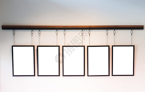 挂在白墙背景上的空白板控制板商业木板玻璃办公室框架广告牌路灯招牌营销图片