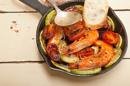 烤虾和西红番茄美食宏观食物美味煎锅字符贝类油炸甲壳炙烤背景