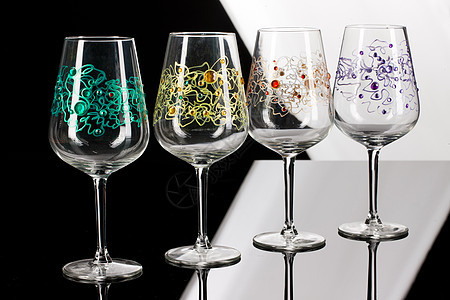 玻璃背景的葡萄玻璃玻璃杯礼物团体绘画艺术反射生活背景图片