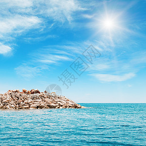 海景地平线蓝色季节岩石天空场景石头旅行海洋假期图片