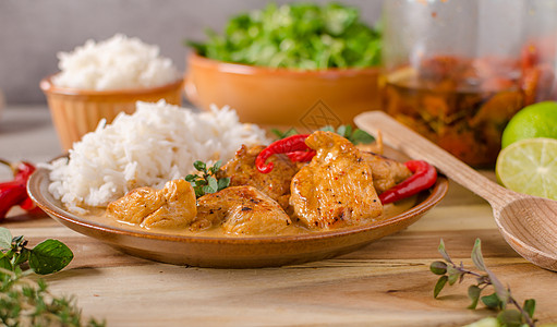 美味的鸡咖咖哩香米盘子午餐美食食物生物黄油油炸木头羊肉图片