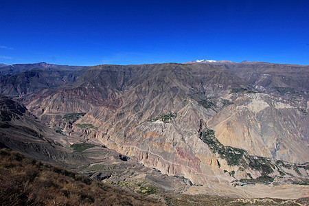 秘鲁全景风景石头高度峡谷丘陵岩石场景天空拉丁溪流图片