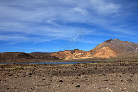 千山万湖 遍及秘鲁和红色自由彩虹拉丁峡谷高地棕色黄色风景山脉图片