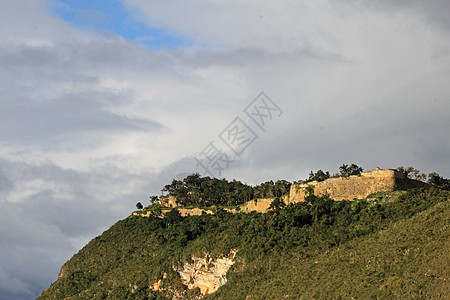 古尔拉普高高地 在北岸外山脉房屋风景石头历史文明山脉岩石文化拉丁高度图片