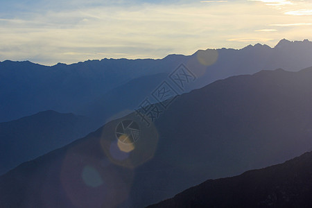 科尔卡峡谷山脉图片