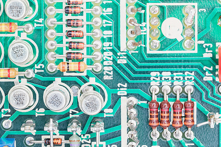 电路板上的冷凝器和阻力组装芯片制造业半导体电子技术电气电路电阻器处理器绿色图片