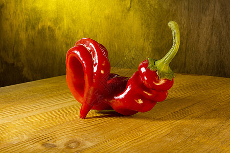 红辣椒维生素工作室香肠桌子宏观食物蔬菜收成棕色红色图片
