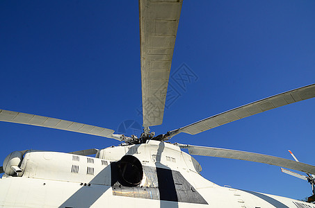 白色直升机的刀片(螺旋桨)图片