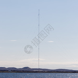 高塔通讯天空 蓝天背景的电视塔工程金属信号卫星电话收音机蓝色技术微波建造图片