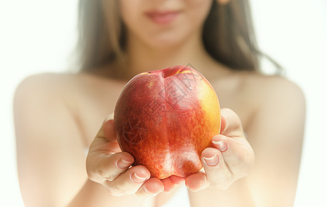 妇女手中的桃子女孩饮食皮肤棕榈身体水果食物女性指甲手臂图片