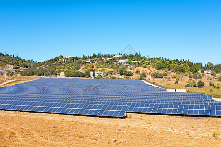 葡萄牙农村地区太阳能电池板的太阳能电池板面板图片