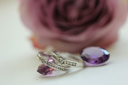 订婚戒指和Amerethyst钻石石头金子珠宝套装玫瑰金属宝石奢华结婚图片