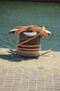 鲁斯铁棒电缆航海港口游艇船运海洋护柱安全棕色码头图片