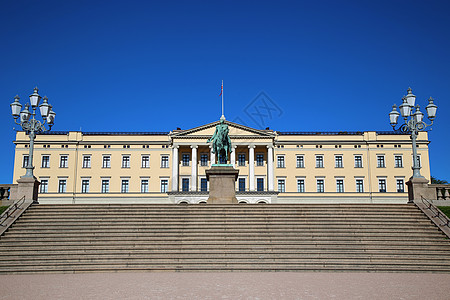 北奥斯陆卡尔约翰十四国王的皇宫和雕像花园王国君主地标马术历史首都城市公园骑术图片