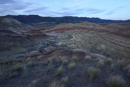 涂漆的矿石山国家土壤岩石黄色风景火山红色天空纪念碑沙漠图片