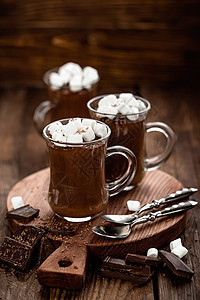 热巧克力甜甜点 木制背景棉花糖棕色饮料白色杯子桌子美食液体巧克力早餐咖啡图片
