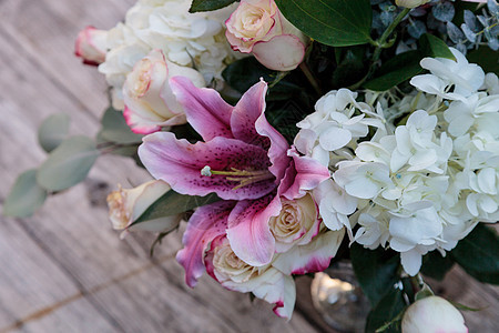 白花和粉红花的婚礼花束红色国家粉色装饰捧花绣球花风格花朵婚姻浪漫图片
