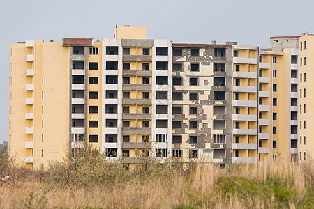 暂停非法建造多层住宅楼的修建活动;已停止图片