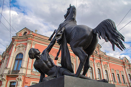 Peter Klodt在俄罗斯圣彼得堡的Anichkov桥上看到骑马者纪念碑 这是受欢迎的旅游标志图片