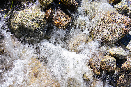 岩石水底背景小溪水源苏打水山水河水山石石头河流河石图片