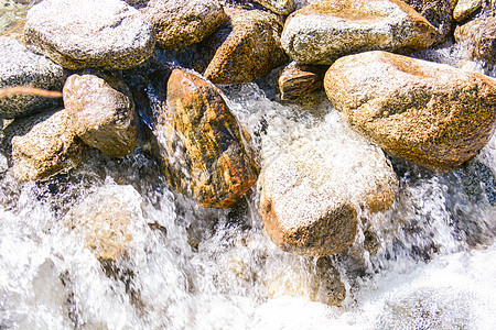 岩石水底背景石头河流山水河水苏打水水源山石小溪河石图片